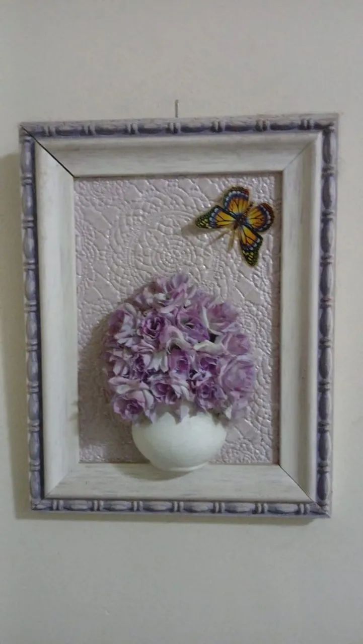 Quadro Decorativo com Flores e Borboleta