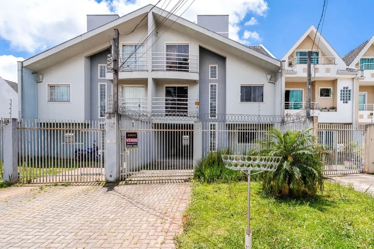 SOBRADO TRIPLEX, 3 QUARTOS SENDO 1 SUITE COM SACADA, ATIVO, CHURRASQUEIRA, FRENTE RUA, SAN