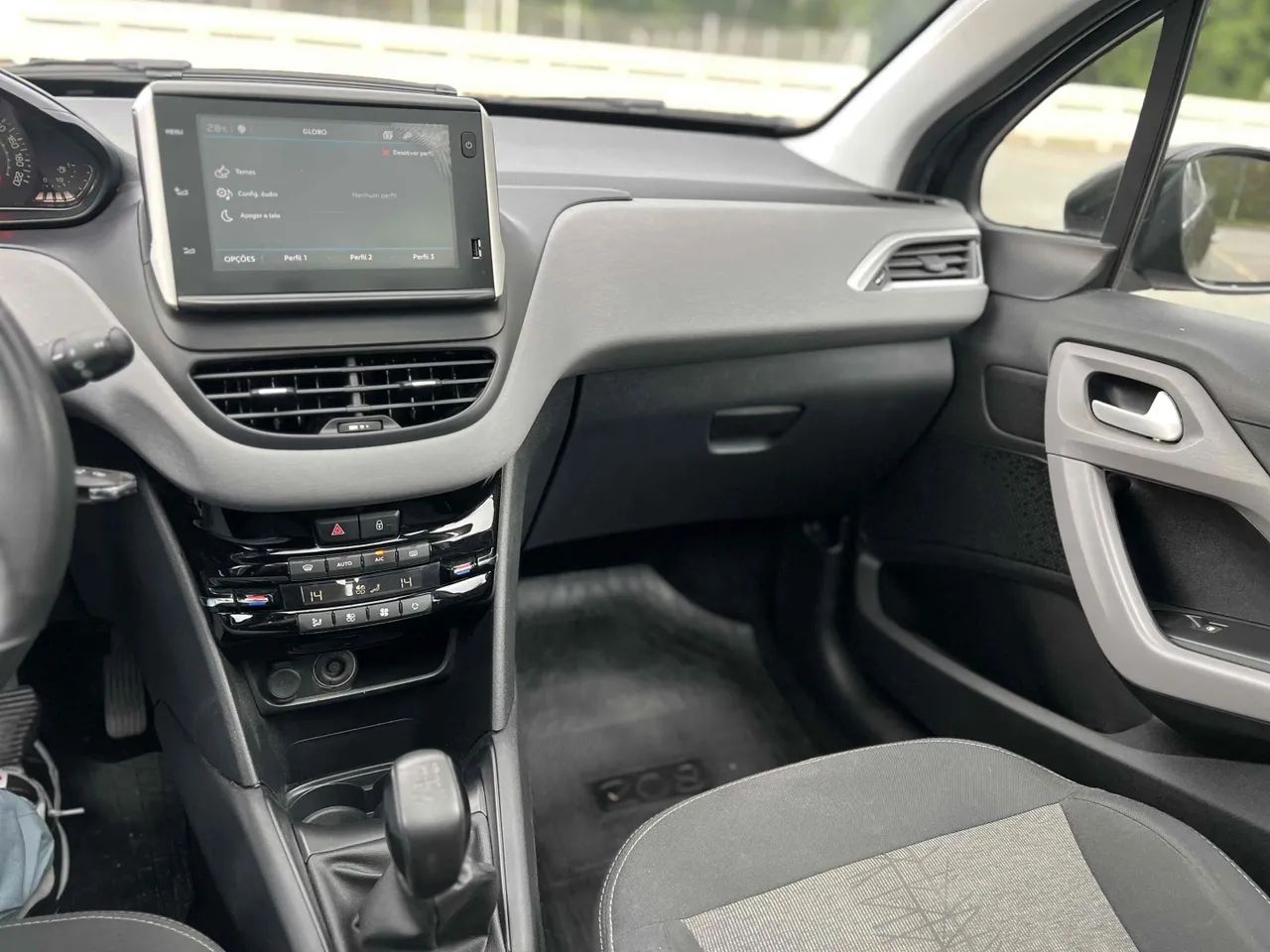 Peugeot 208 Allure 1.2 Flex 12V 5P Mec. 2018 - Foto 12