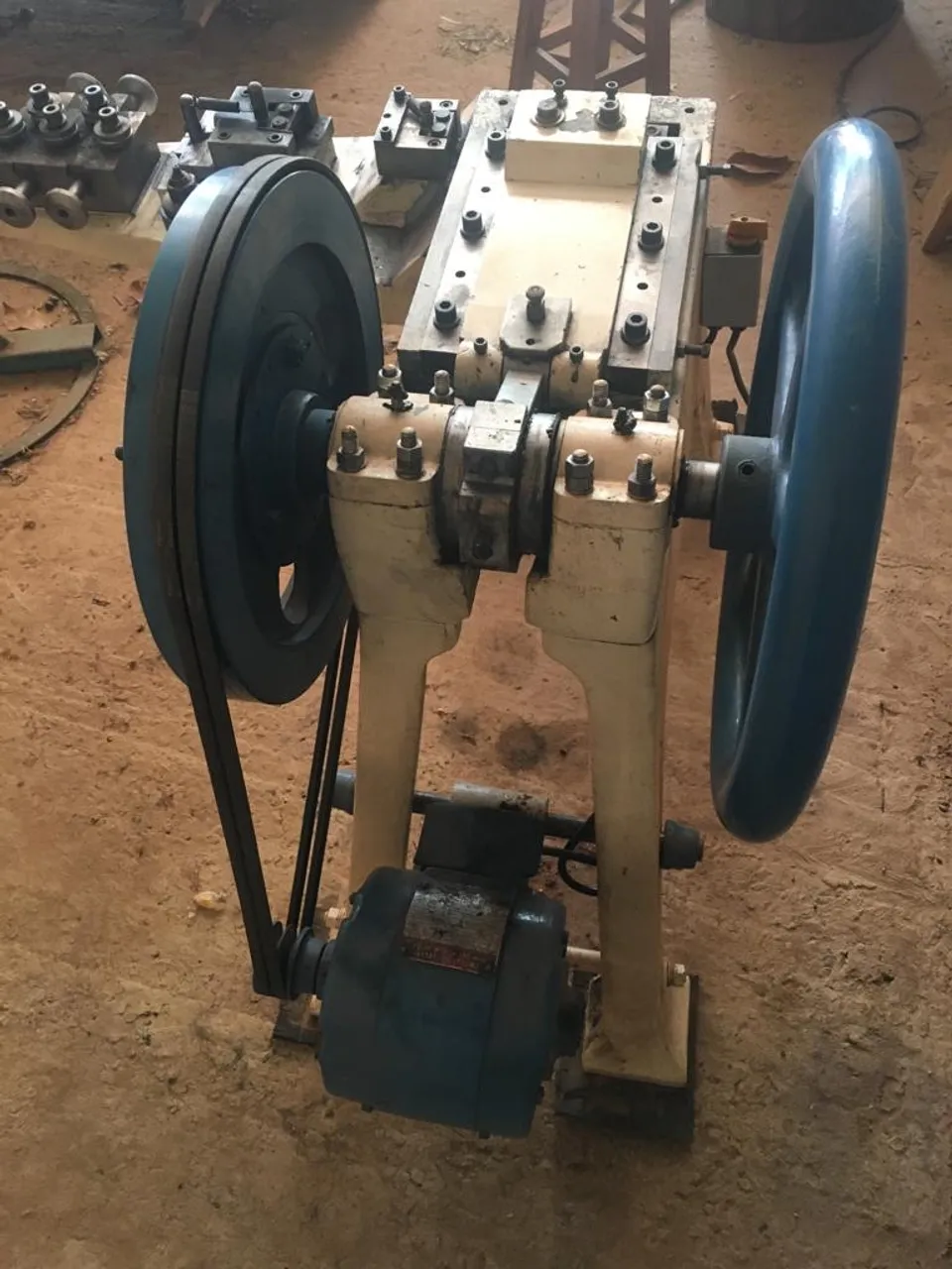 Máquina de fazer grampo