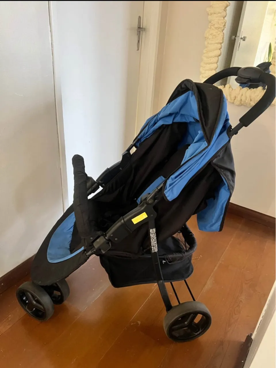 Carrinho de Bebê Compacto e Confortável