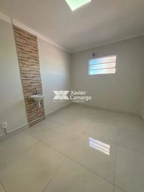 Sala em conjunto comercial para locação no Centro da Cidade.