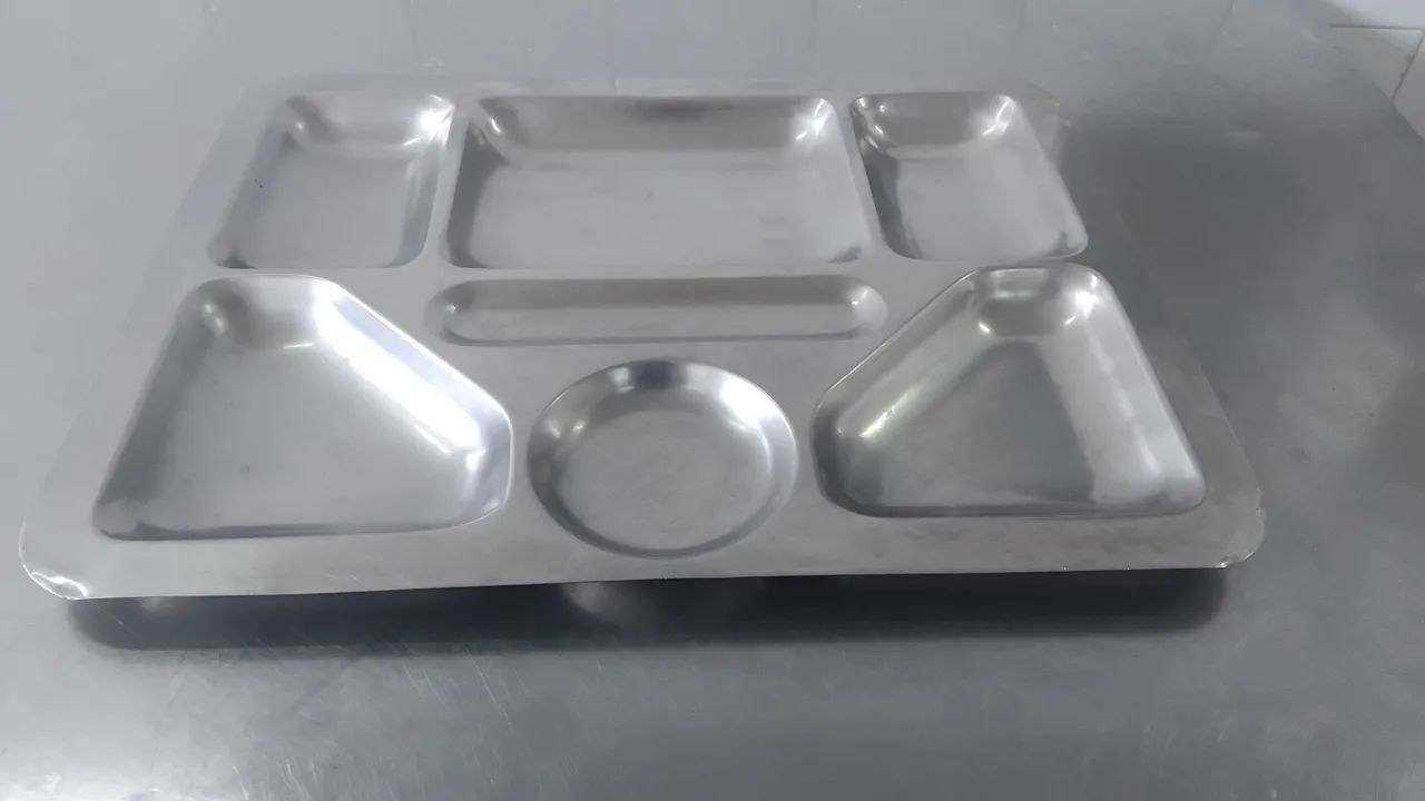 Bandeja de Inox para Restaurante - 6 divisórias 35x45 