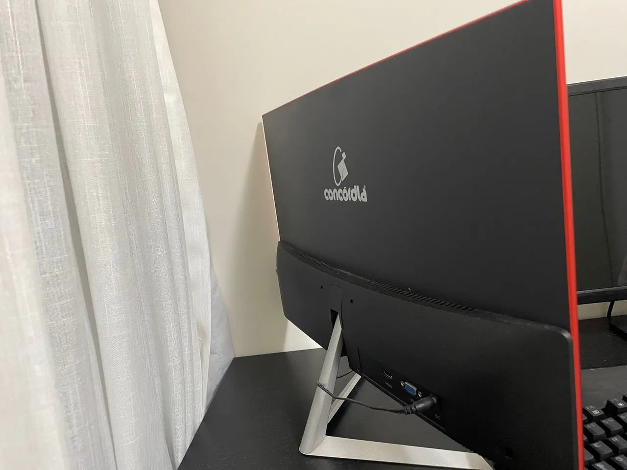 Monitor Gamer Concórdia curvo 23.8? com defeito - Foto 2