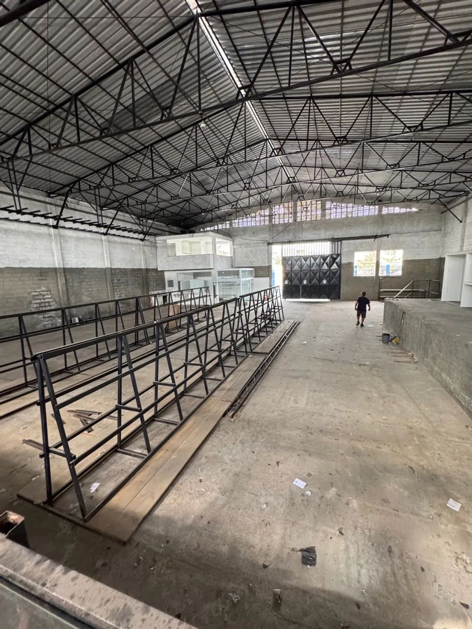 ALUGO GALPÃO 900m2 - Comércio e indústria - Ponta do Ambrósio, São ...