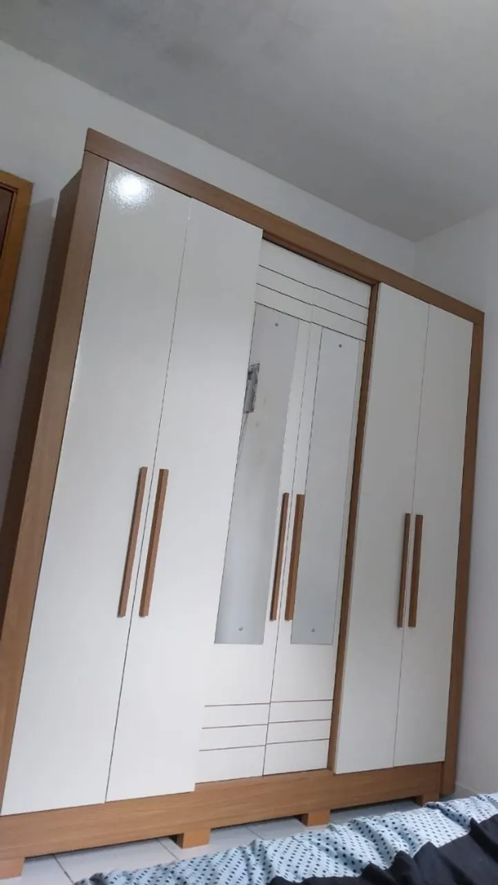 Guarda-Roupas de Casal Branco com Espelho semi novo