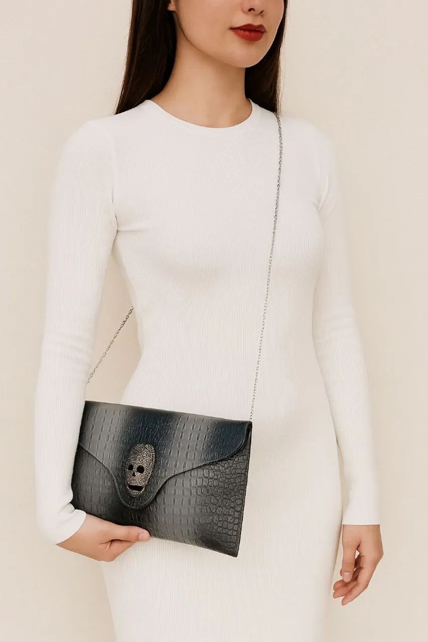 Bolsa  pasta caveiras com strass tiracolo craquelada