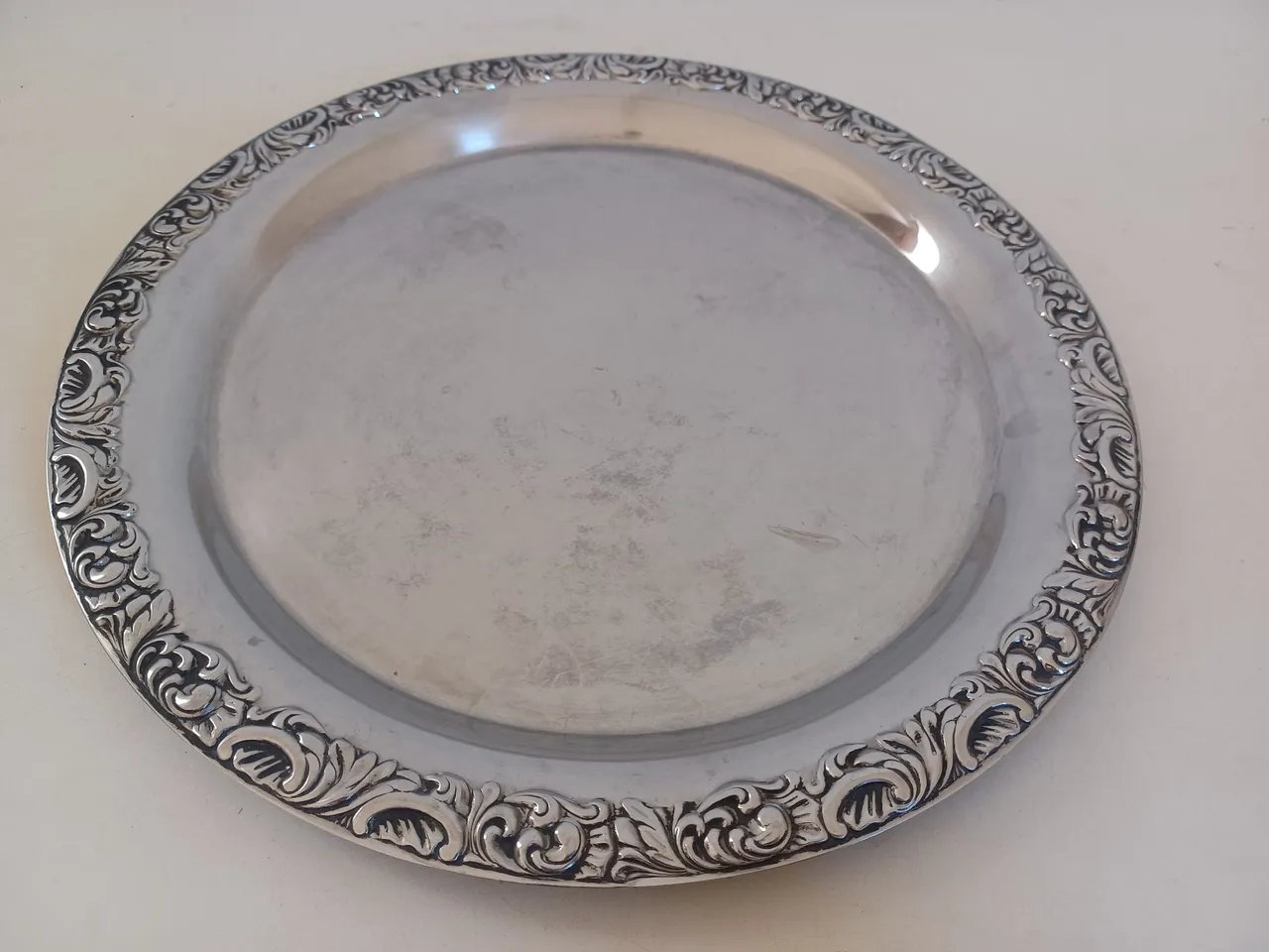 BANDEJA ANTIGA INOX BORDAS ALTO RELEVO POR 40 REAIS DESAPEGO PARTICULAR