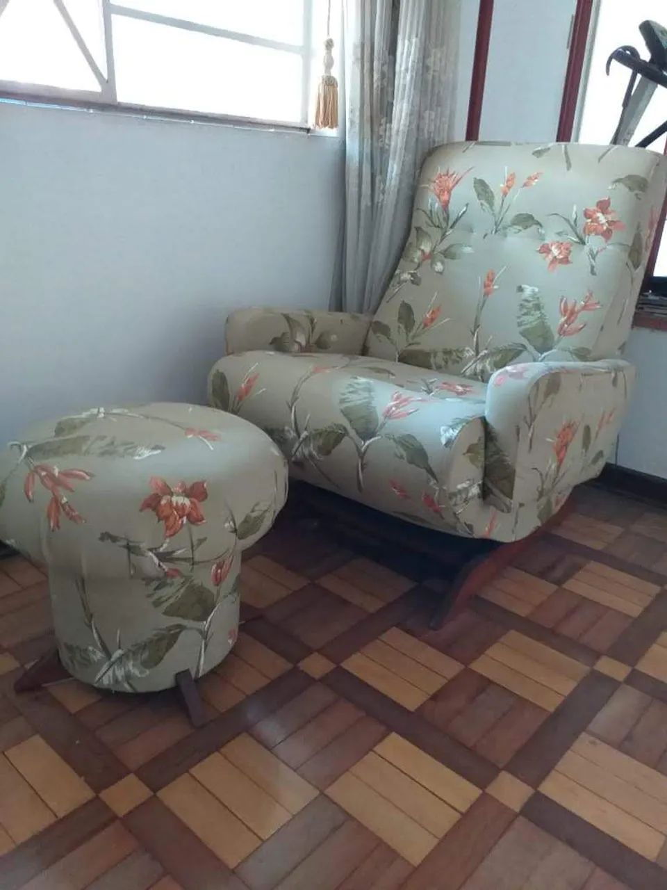 Cadeira de balanço e puff - Foto 3