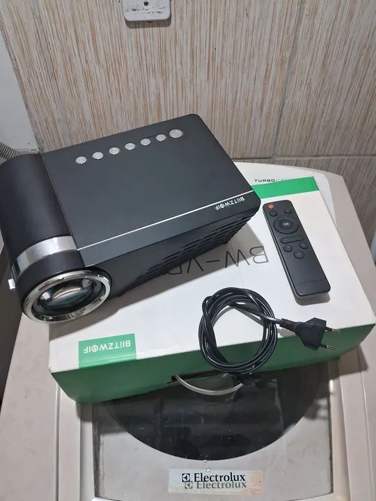 Projetor Portátil Full HD - Bivolt - Foto 4