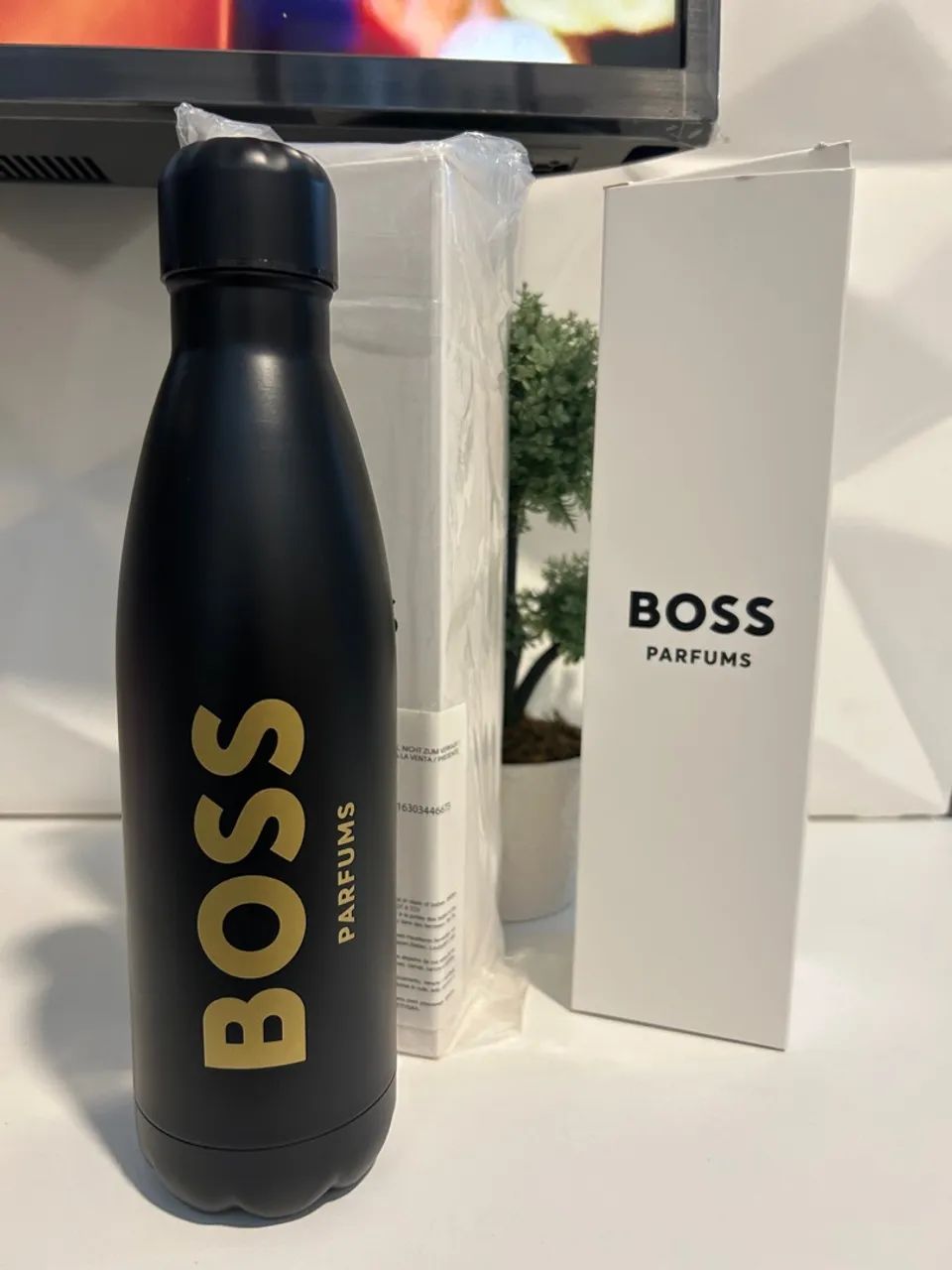 Garrafa térmica Hugo Boss 500ml - Foto 4