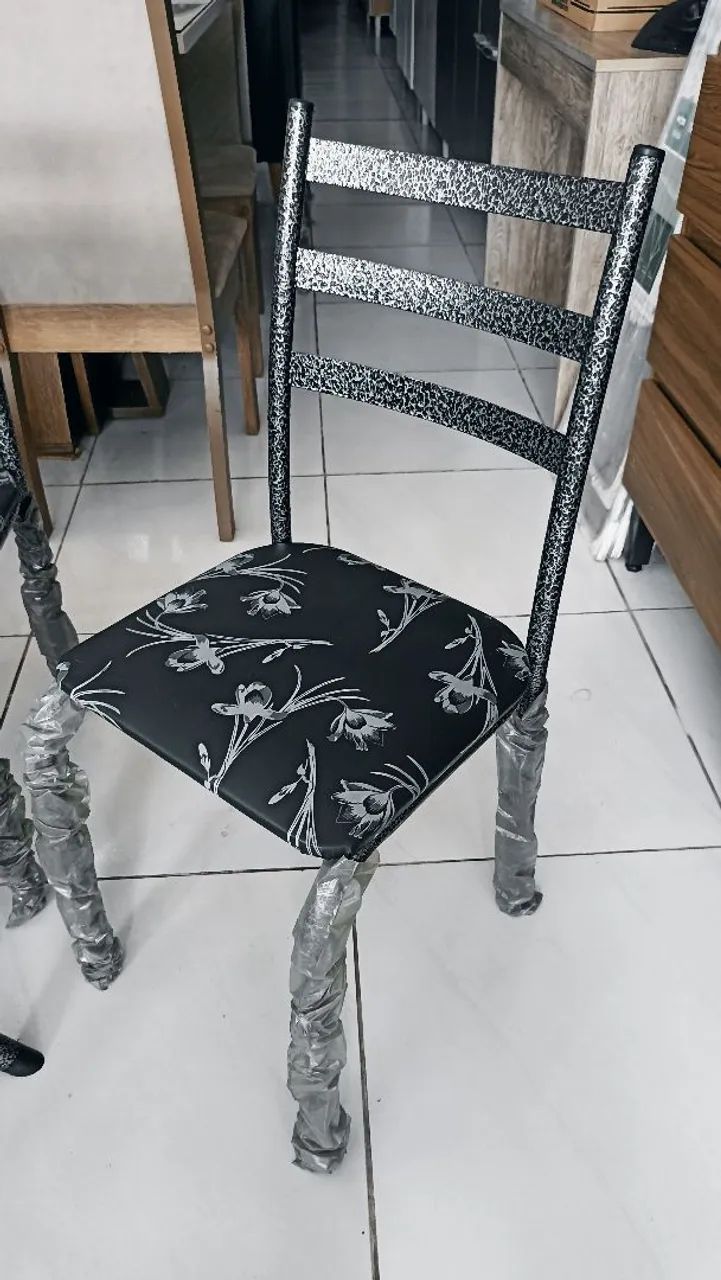 Mesa de Jantar em Metal com Tampo de Vidro - Foto 2