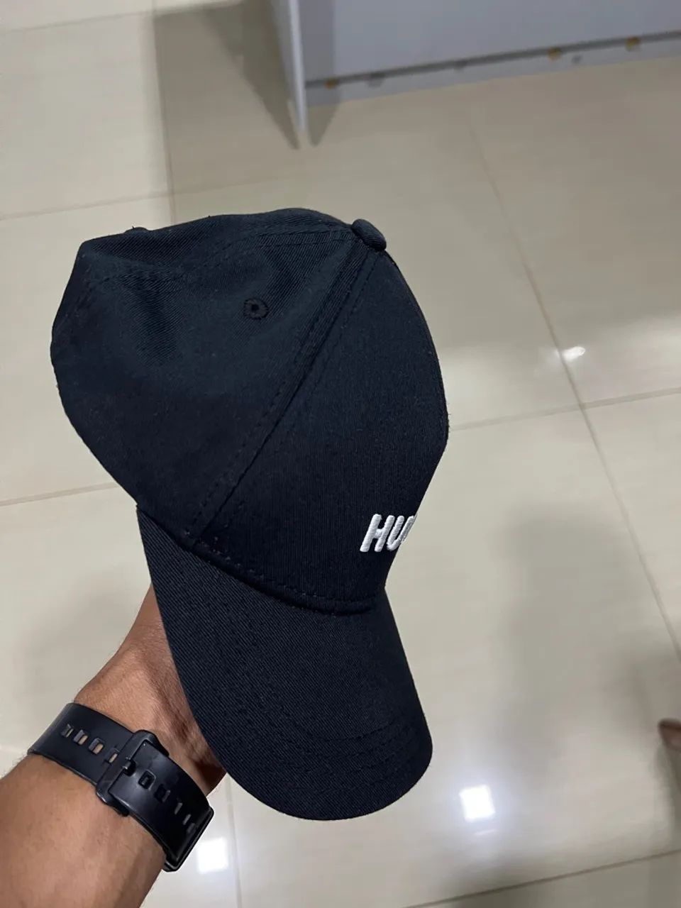 Boné Hugo Boss original tá praticamente novo  - Foto 2
