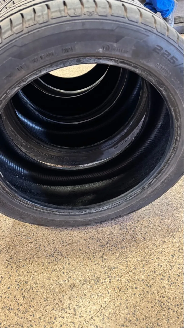 Pneus 215x50x17 Barum (2 linha da Continental EXCELENTE)