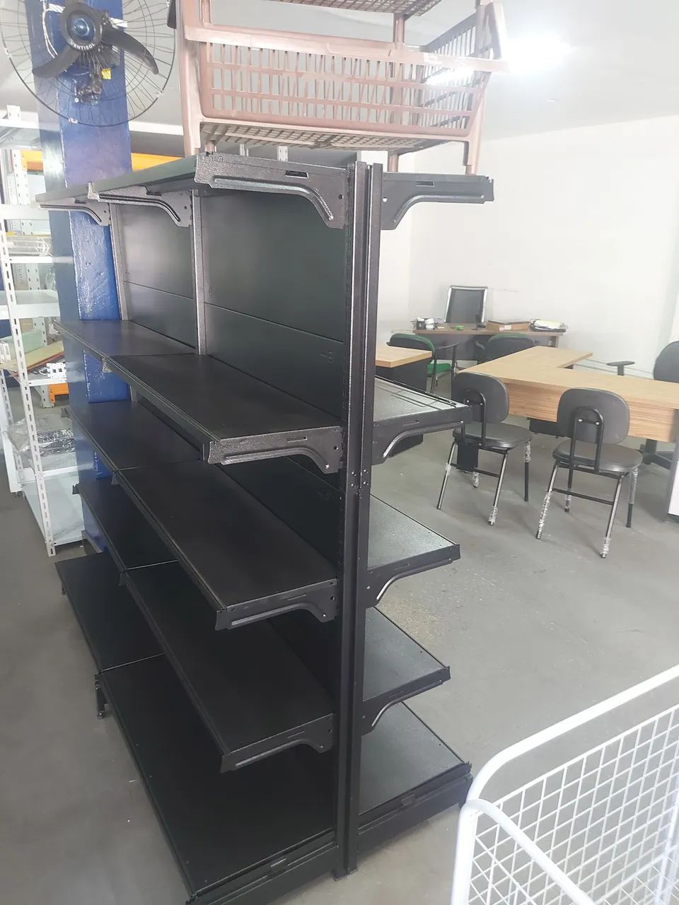 GONDOLAS PRETAS IMEDIATAS LOJA CENTERACO ITAPUA * - Foto 4