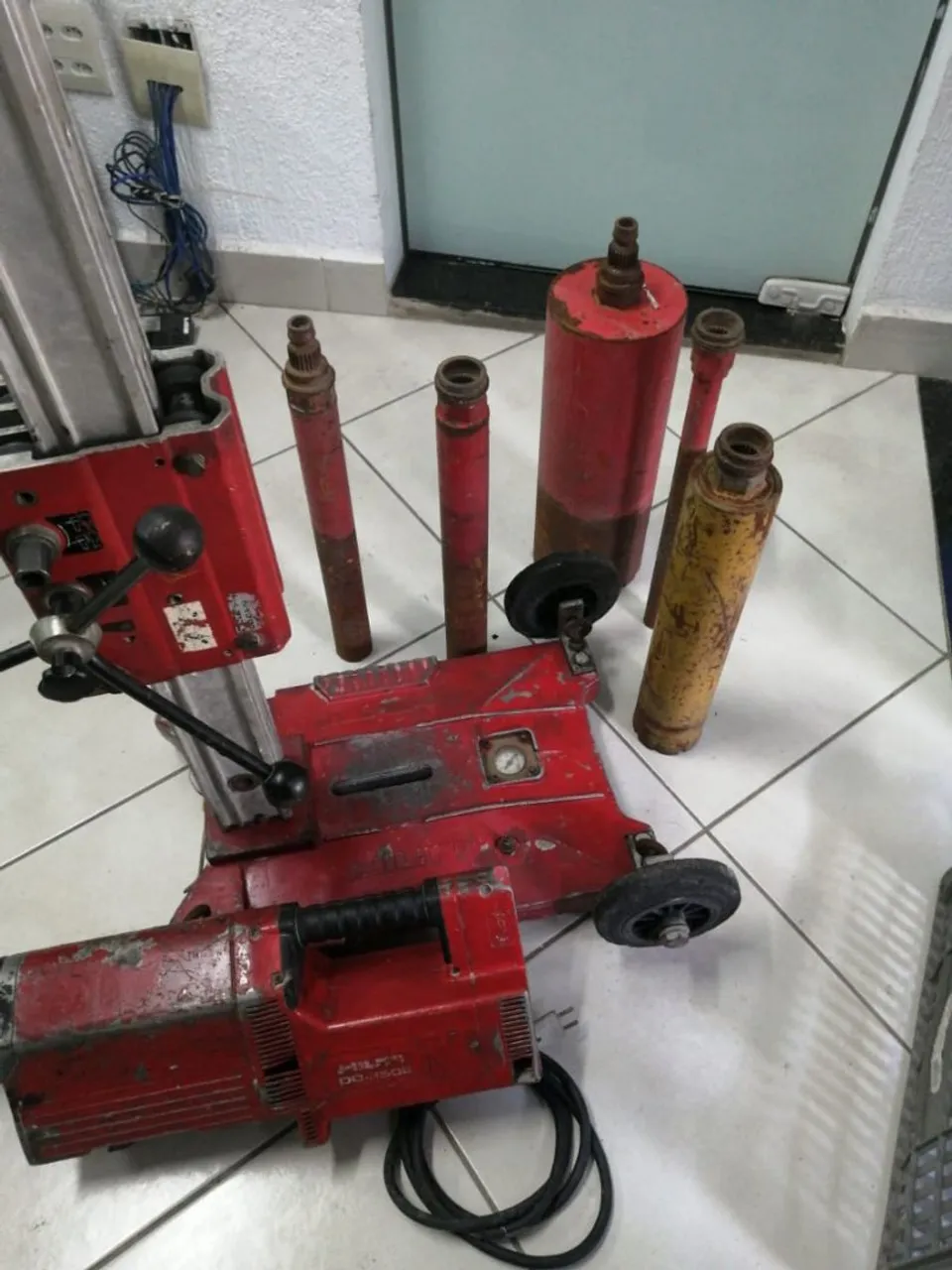 Perfuratriz extratora Hilti DD 350-E