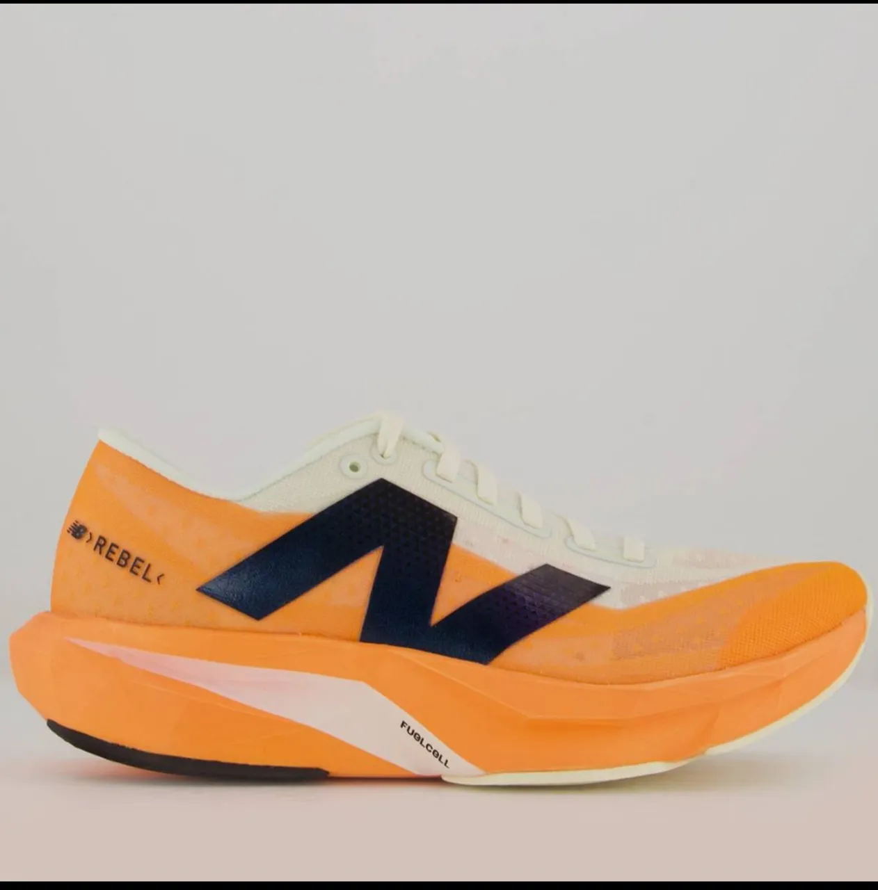 Tênis New Balance FuelCell Rebel v3 - Laranja