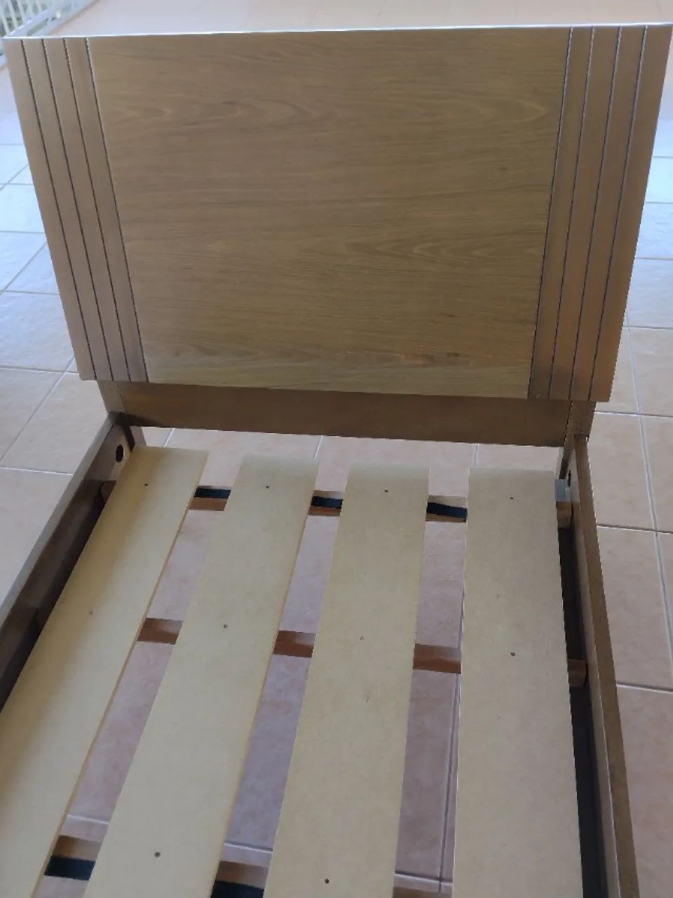 CAMA DE SOLTEIRO COM COLCHÃO AMBOS EM EXCELENTE ESTADO - Foto 2