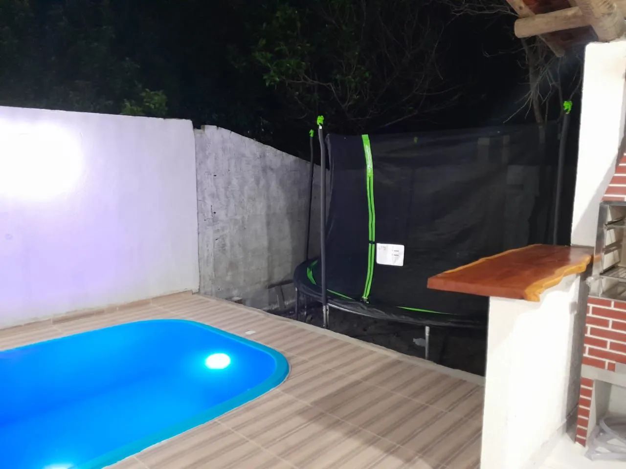 Área de lazer com 2 quartos, próxima ao francês.