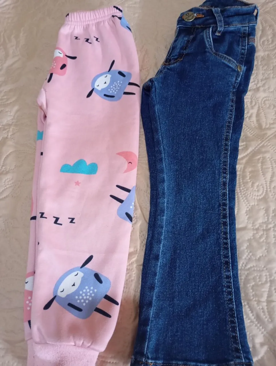 Conjunto de Roupas Infantil, calças.