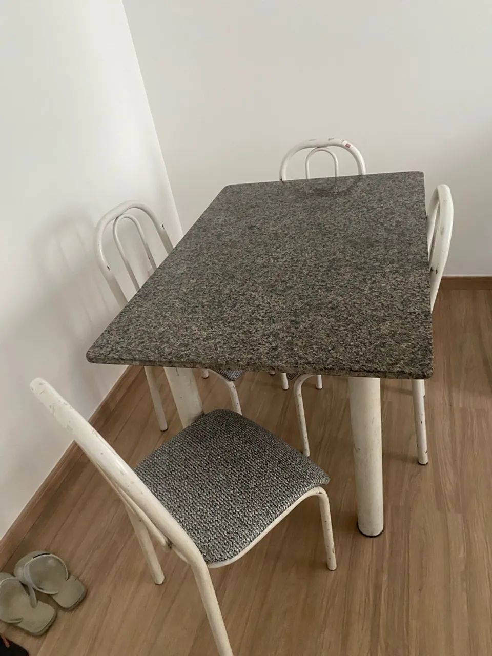 MESA DE MÁRMORE + 4 CADEIRAS - Foto 2