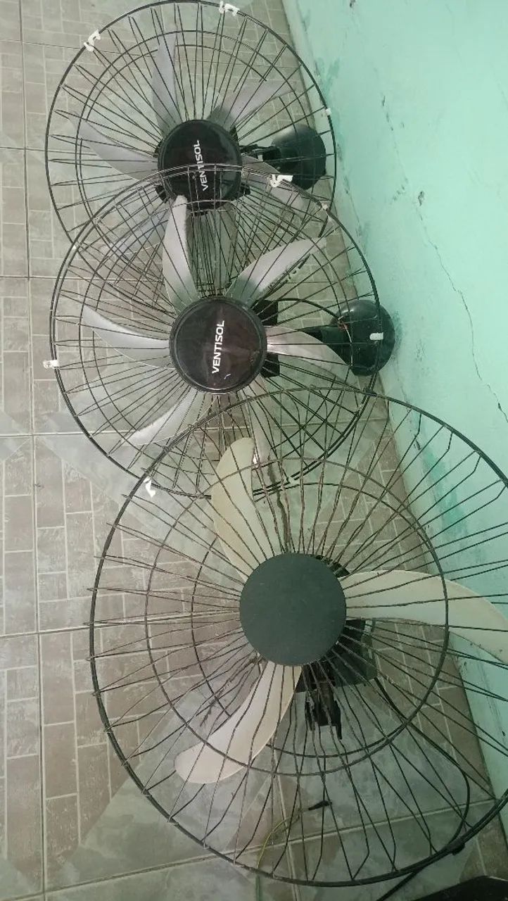Vendo 3 ventiladores ótimo para igrejas ou restaurantes.