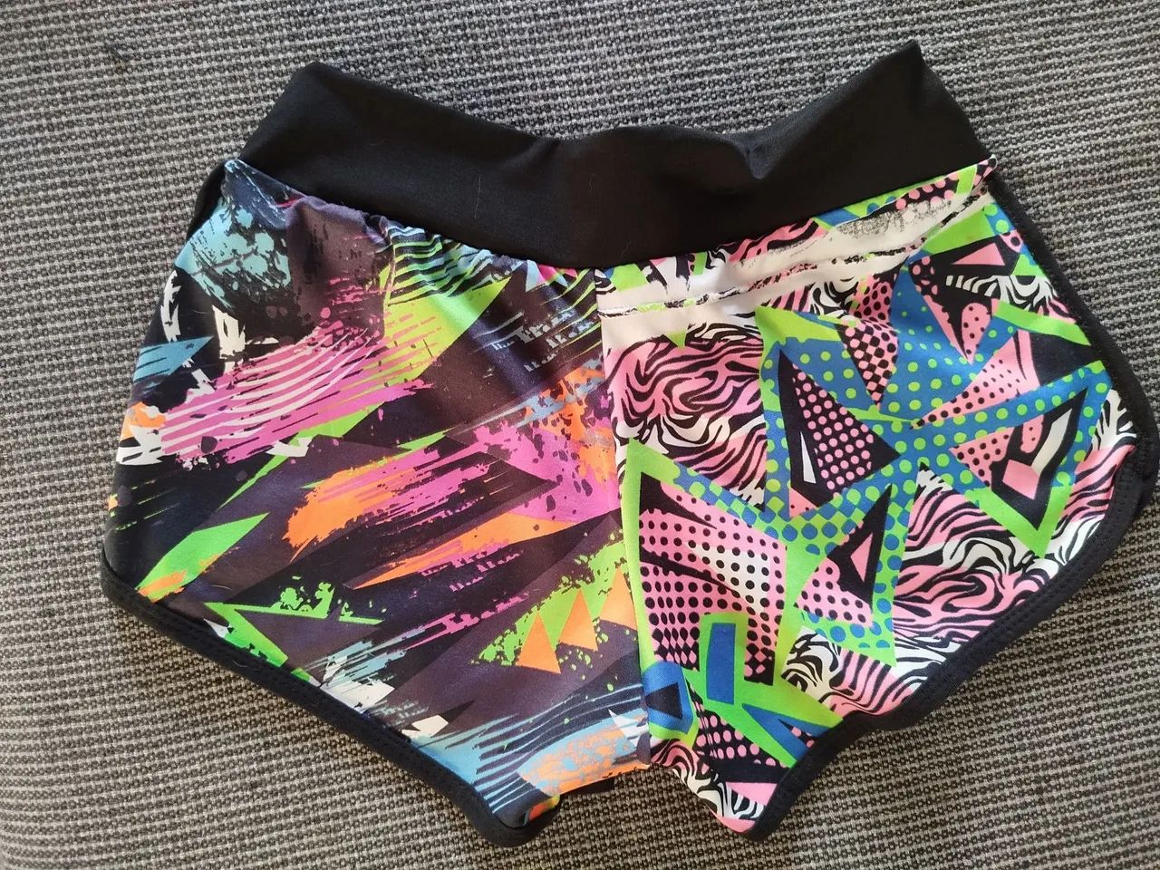 Shortinho colorido em elastano  - Foto 2