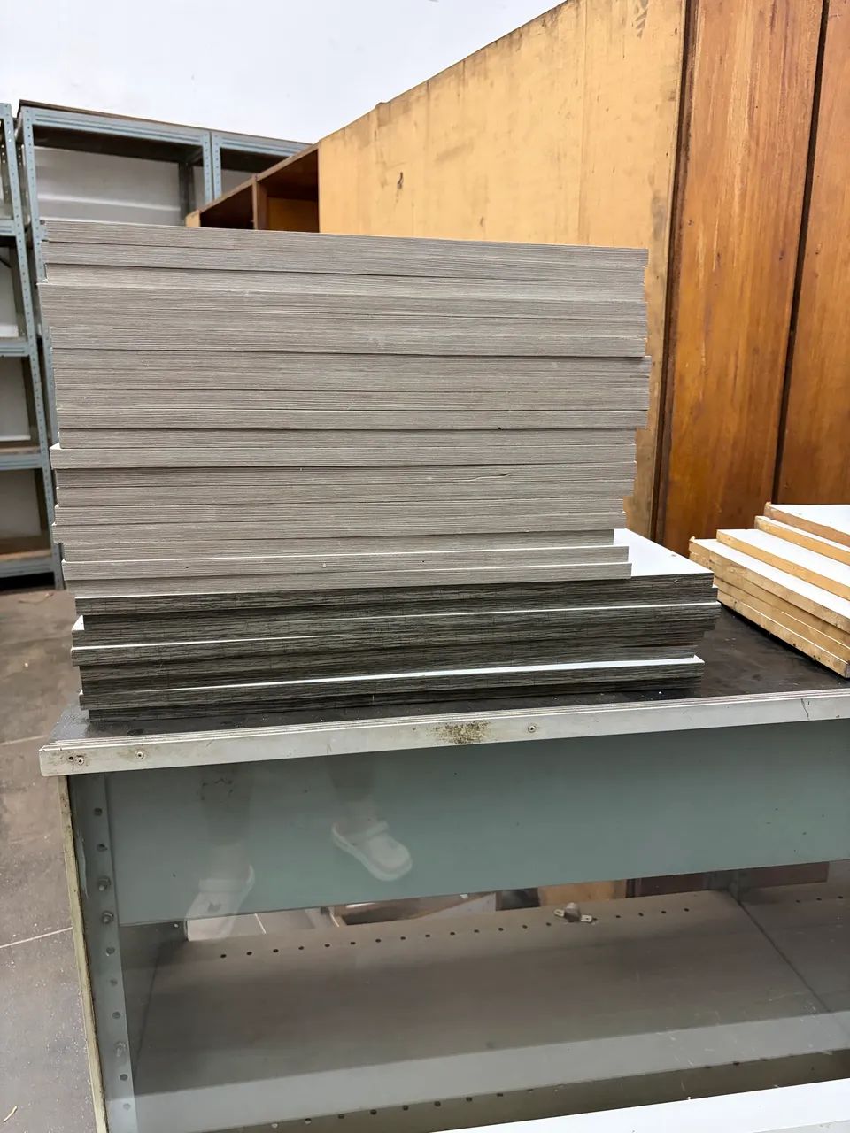 Tábuas em MDF de uma estante desmontada - Foto 5