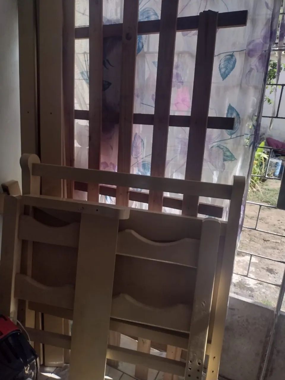 Cama solteiro.obs faltando parafusos 