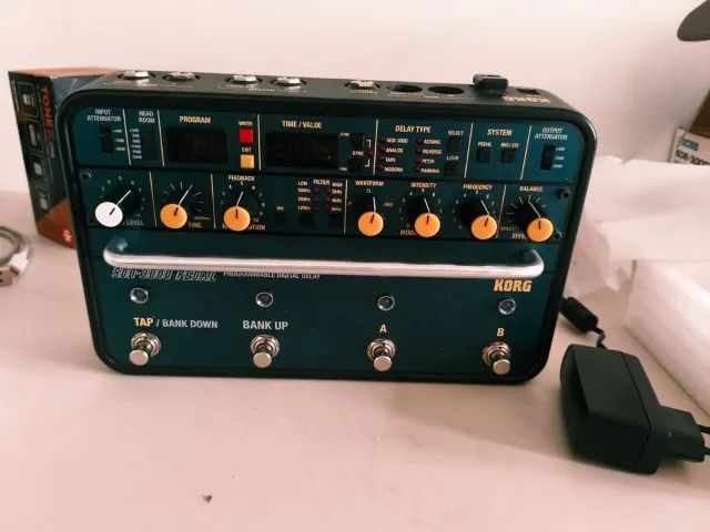 Pedal Korg Digital Delay Sdd3000 com fonte original(The Edge U2, Cold Play)