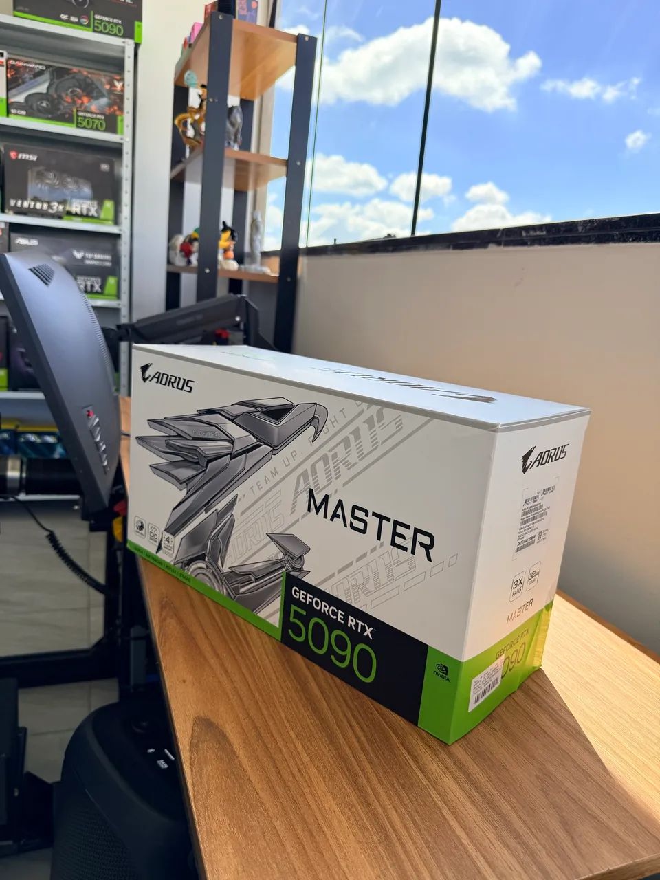 RTX 5090 AORUS MASTER NOVA  - Foto 2