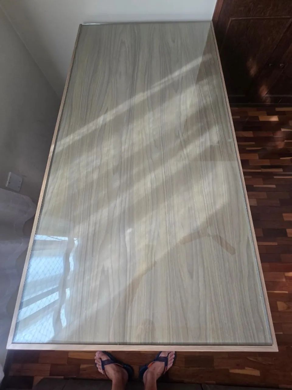 MESA DE JANTAR COM TAMPO DE VIDRO + 6 CADEIRAS ACOLCHOADAS - Foto 2