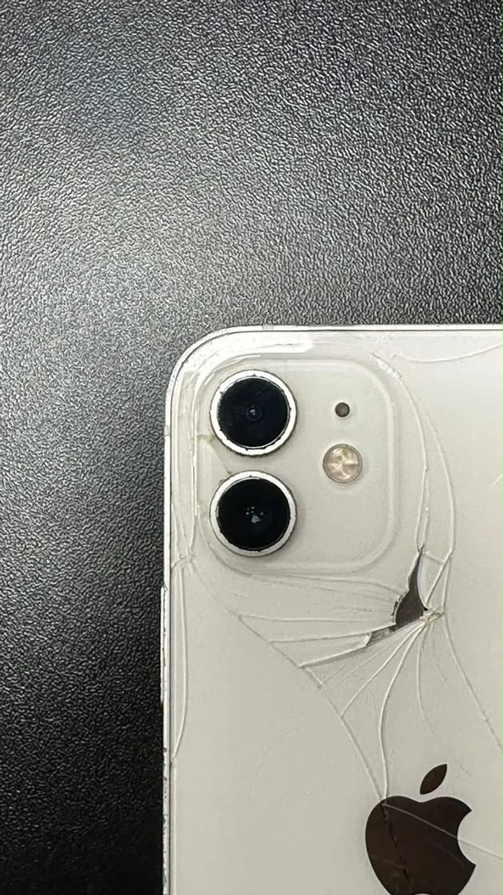 iPhone 12 Branco 64GB Trincado somente - Foto 3