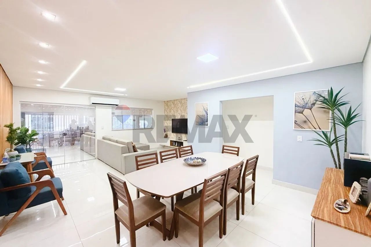 Casa térrea de esquina 3 quartos de 200m² Guará I