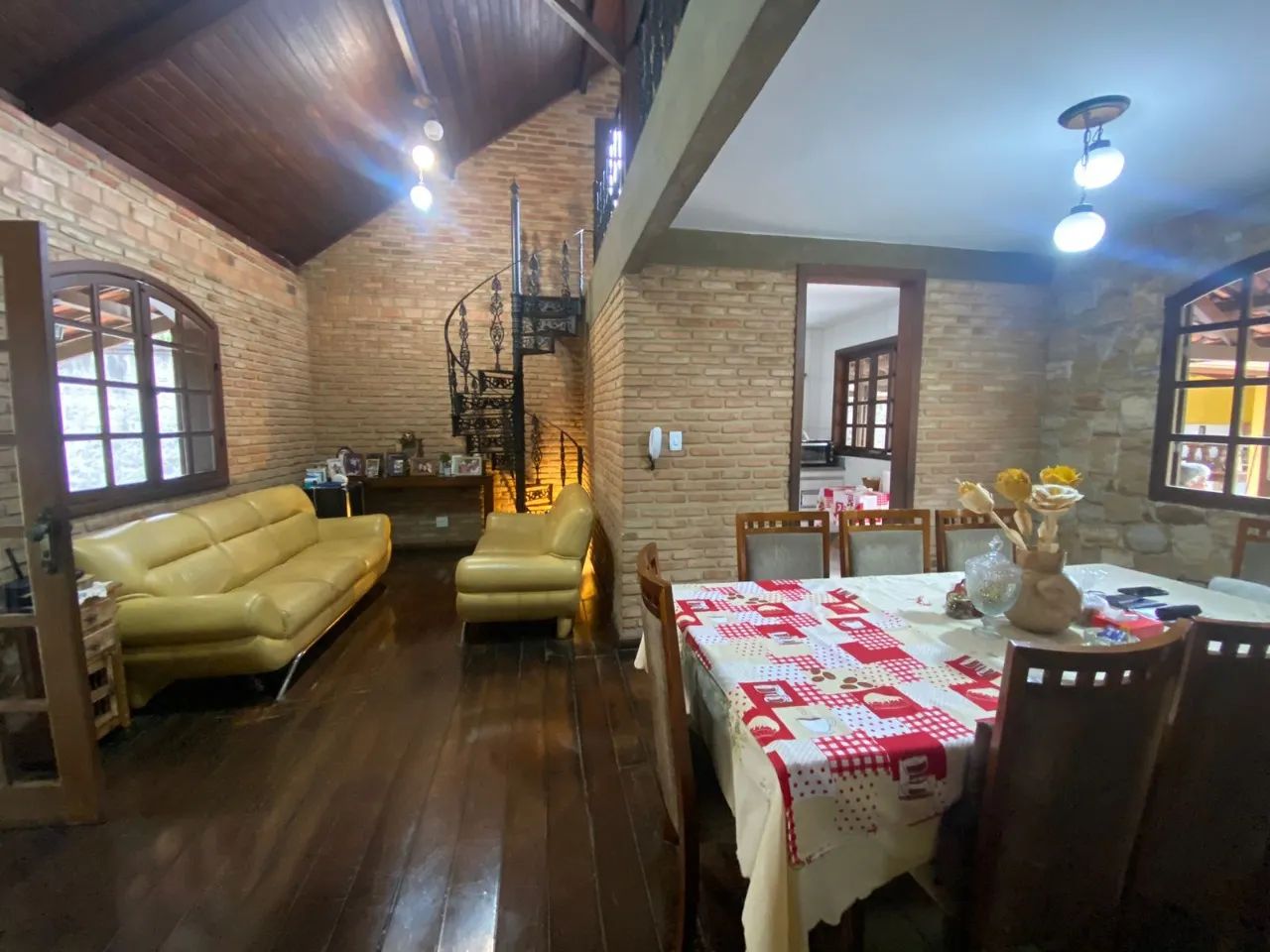 CASA NO BANDEIRANTES