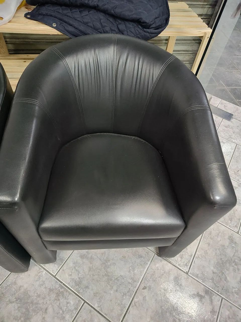2 Poltronas em couro