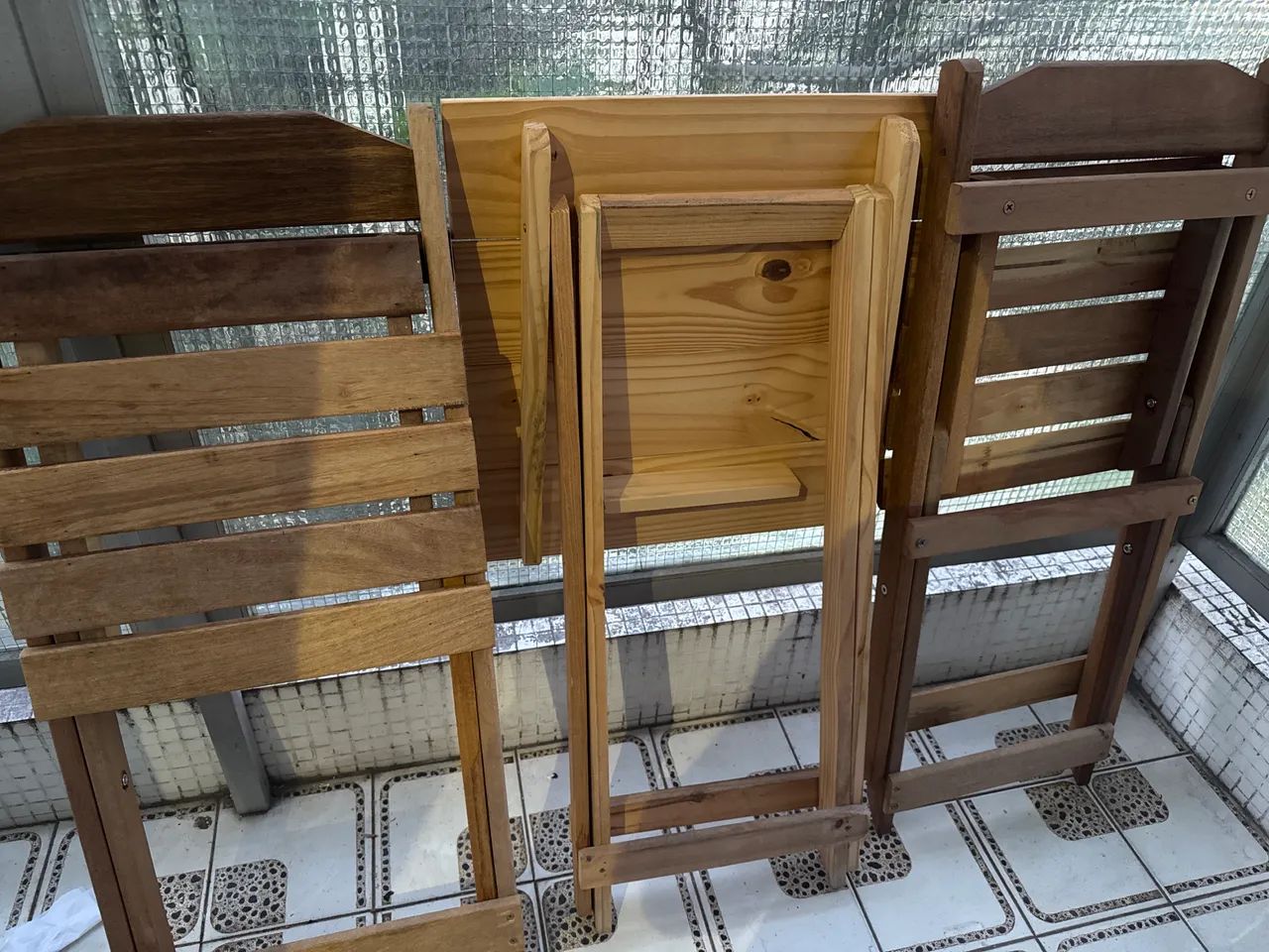 Mesa e cadeiras de madeira - Foto 2