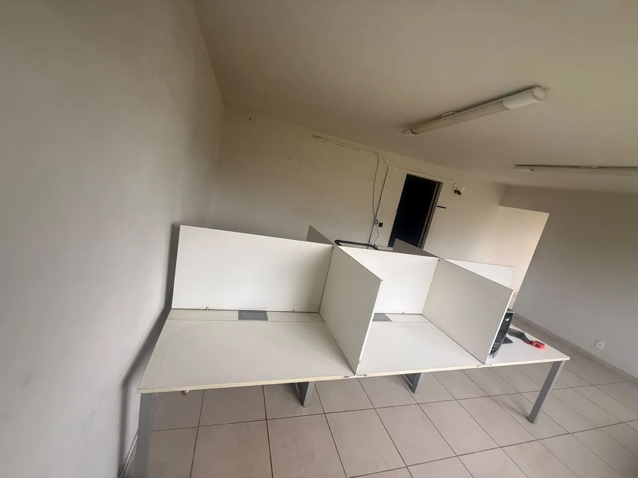 ESTAÇÃO COM 4 e com 6 LUGARES COM TOMADA IMBUTIDA 
