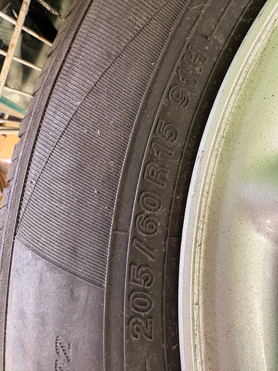 Jogo de rodas powertech Omega CD + 4 pneus em ótimo estado! - Foto 4