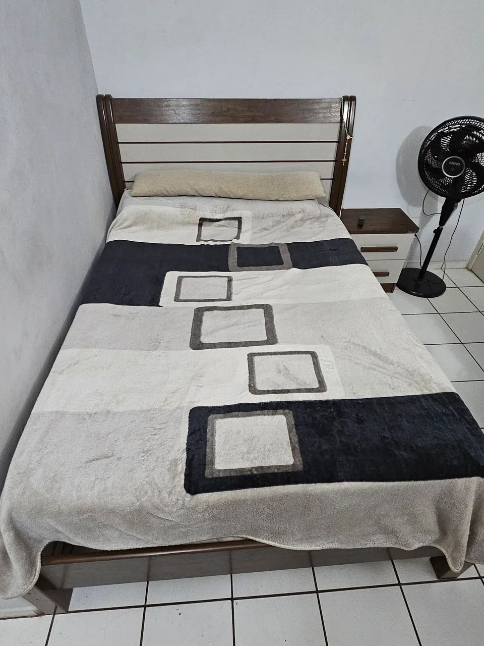Cama casal DDORO, Mesa de Cabeceira DDORO e Colchão Paropas
