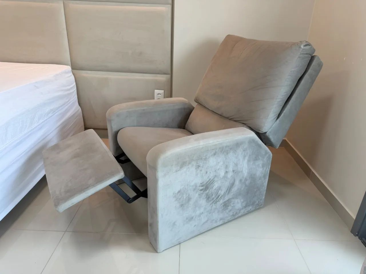 Poltrona do Papai Reclinável em Suede Cinza - Foto 4