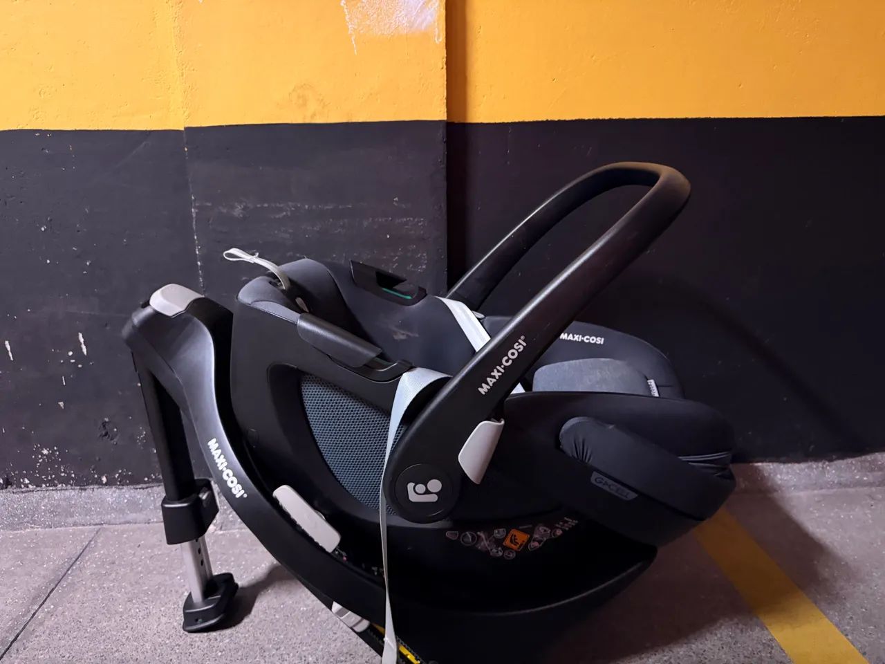 cadeira de auto para bebês Maxi-Cosi Pebble 360 com base FamilyFix 360. De RN a 18 meses. 
