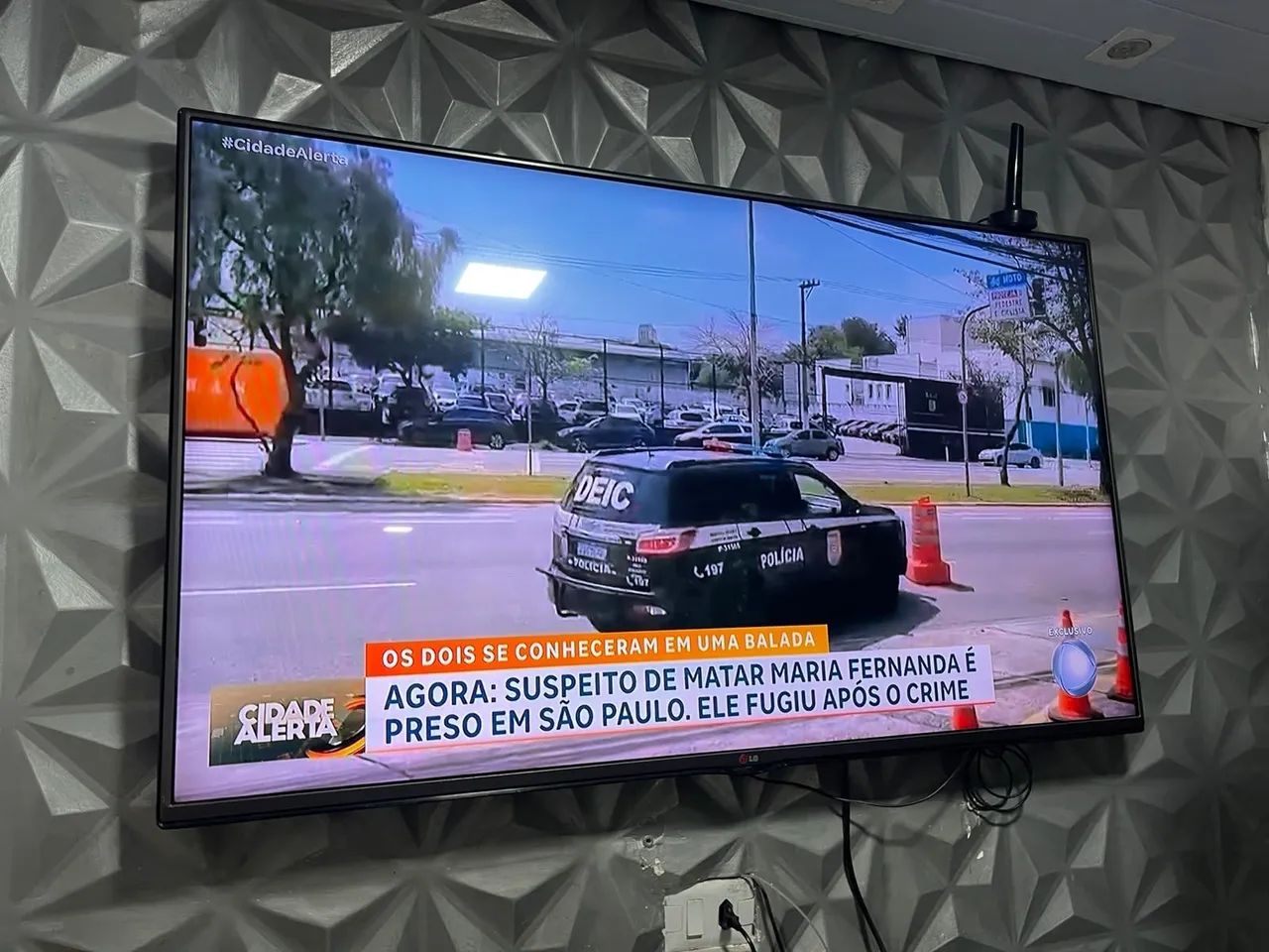 Tv 50 polegadas LG. Perfeito estado de uso. Acesso a internet com o uso do TVBOX.  - Foto 3