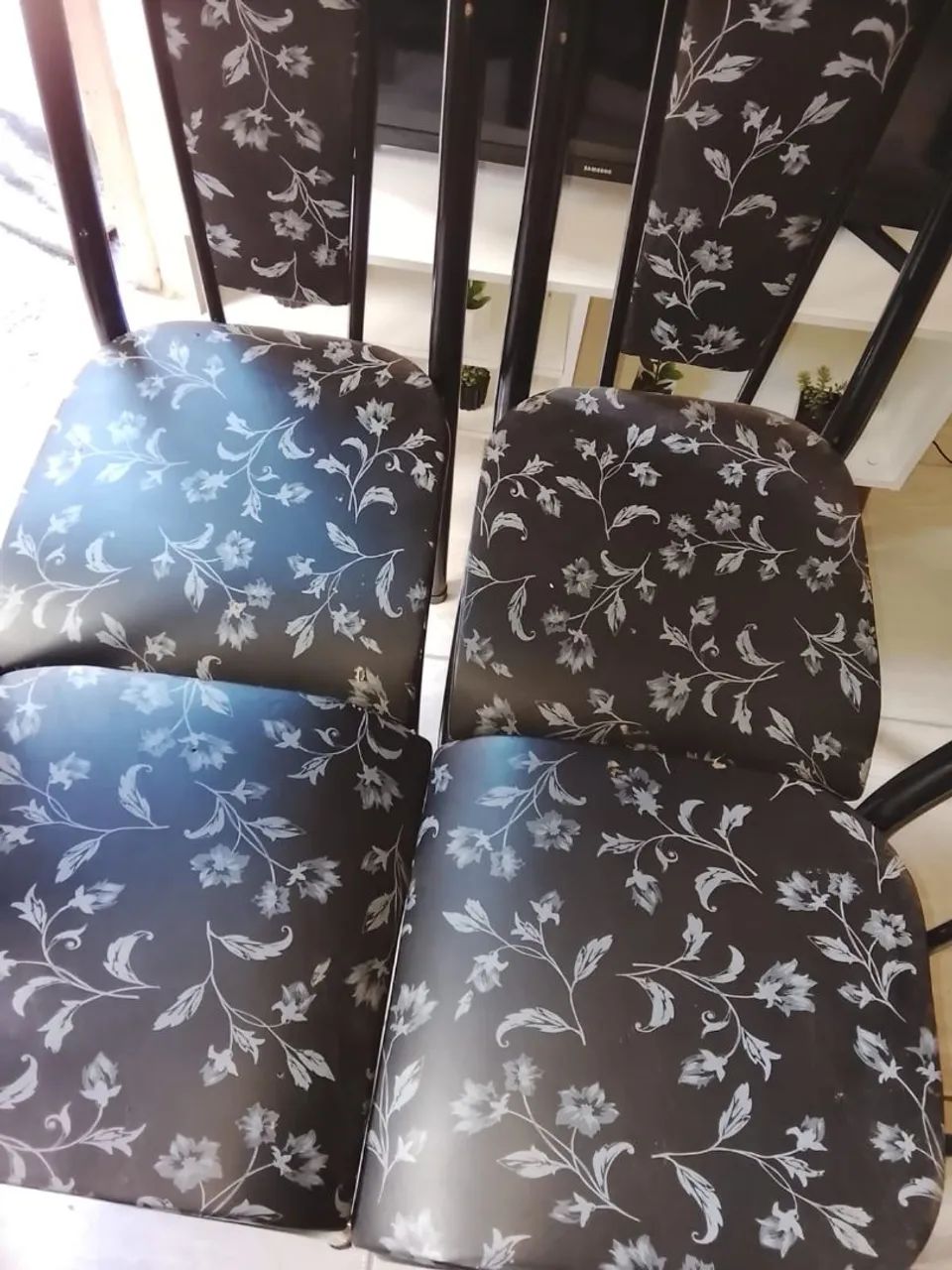 Mesa de Mármore com 4 Cadeiras - Linda e Resistente - Foto 4