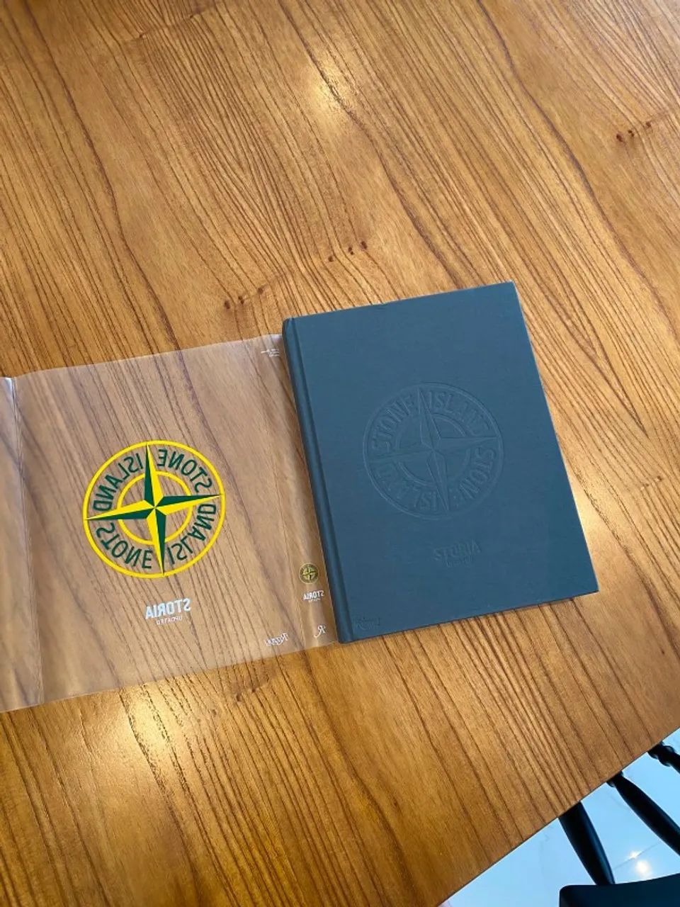 Livro de mesa Stone Island: Storia Revised & Updated - Livros e