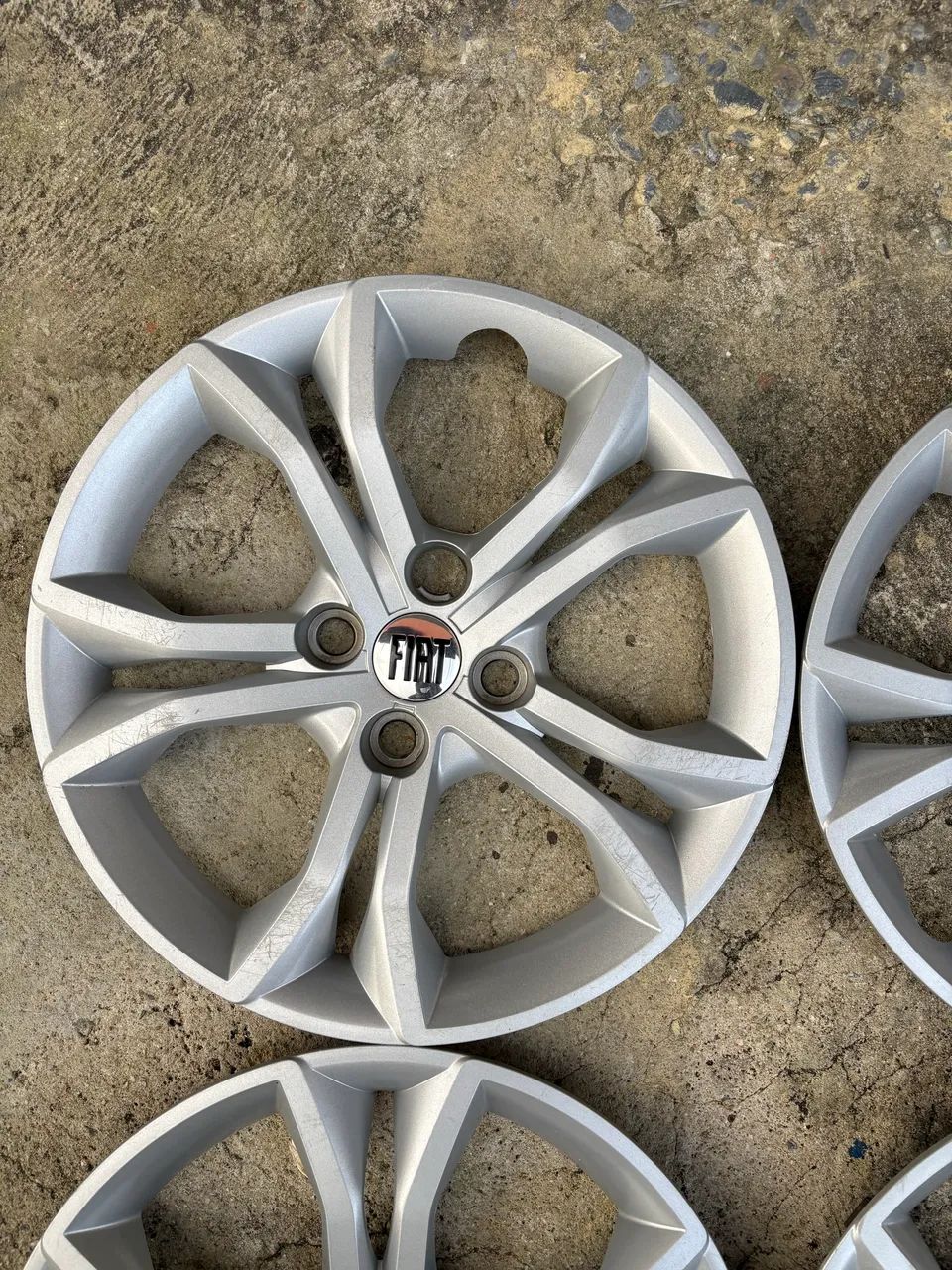 Jogo calotas originais Fiat Argo aro 15