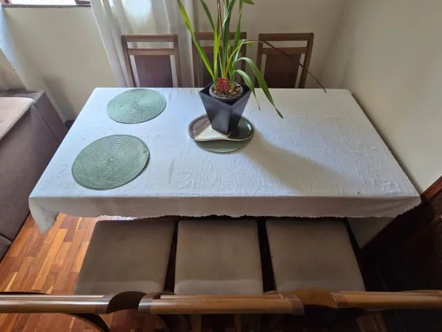 MESA DE JANTAR COM TAMPO DE VIDRO + 6 CADEIRAS ACOLCHOADAS