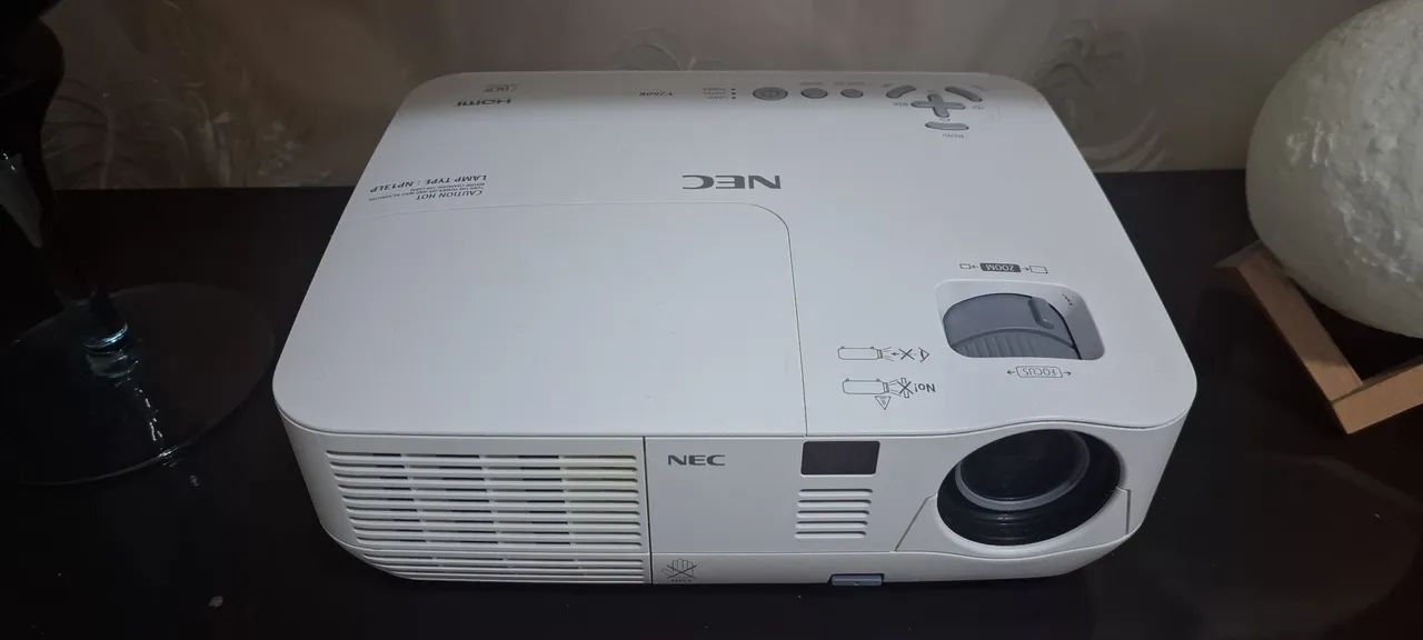 Projetor NEC V260R