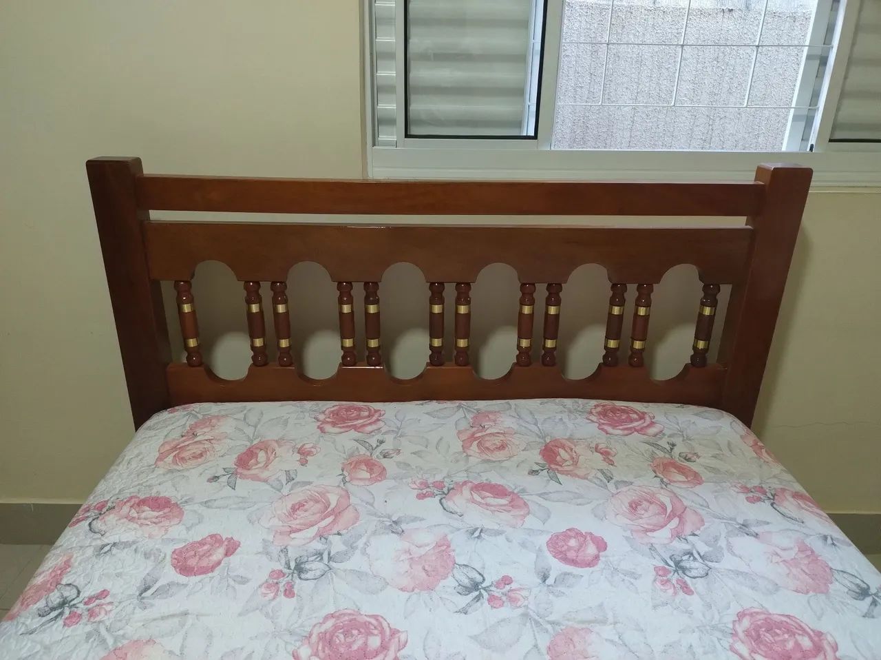 Cama de madeira maciça cerejeira e envernizada muito conservada  - Foto 2