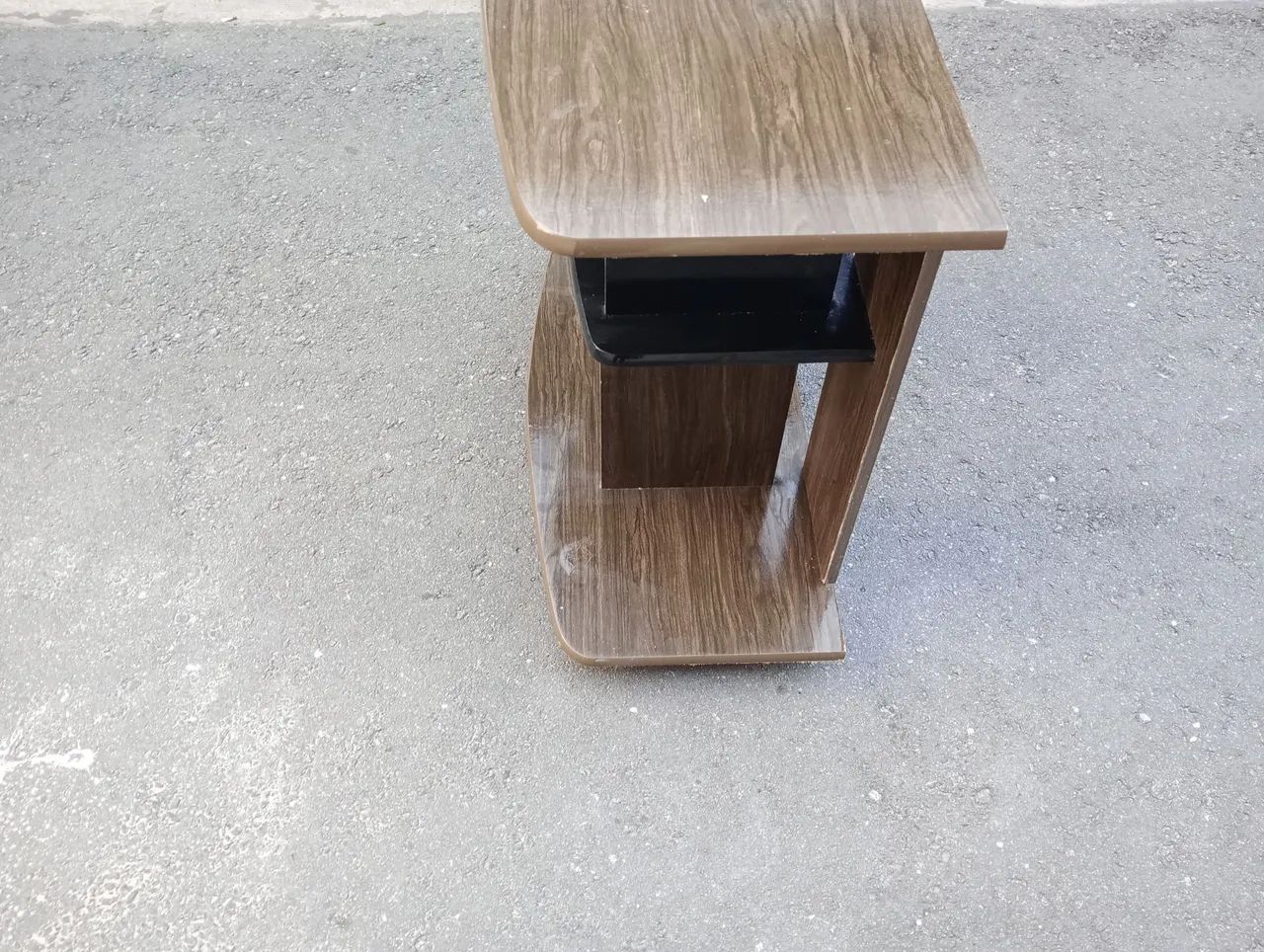 Rack para TV Amadeirado com Rodinhas - Bom Estado - Foto 4